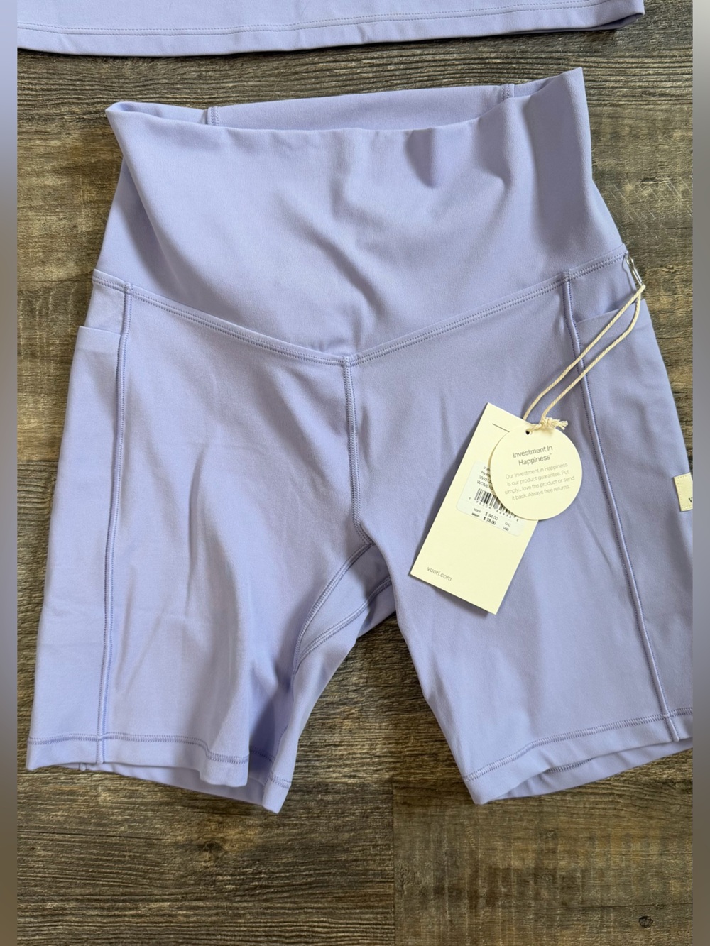 Vuori AllTheForm V-Neck Tank and Vuori AllTheForm 6” Pocket Shorts Set - Picture 3 of 5